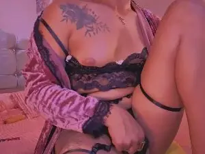 Cam4 Free Live Porn of valerie_horny_