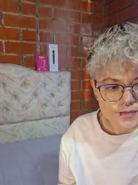Cam4 Private Sex Chat of Megan222_