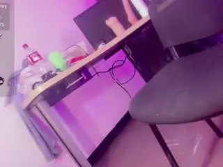 Camsoda Free Porn Cam of emeli-roushot