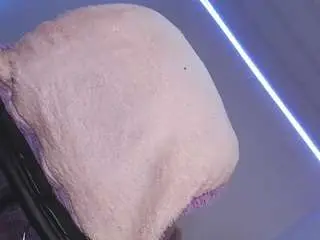 Camsoda Sex Cam of caroline-hills