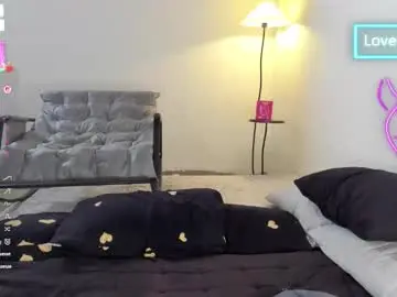 Chaturbate Live Sex Cam of bellalovesherfellas