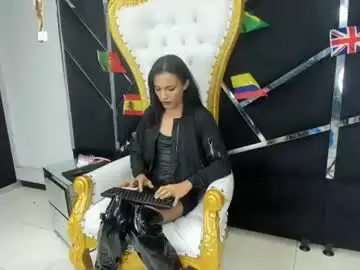 Chaturbate Live Sex Cam of aisha_hotts777