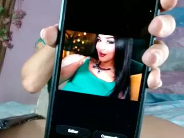 Chaturbate Live Sex Cam of aisha_atenea