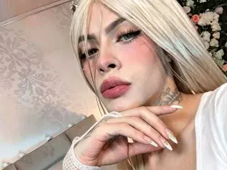 Streamate Watch Live Sex Cams of Karolfoxxi