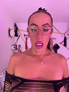 Stripchat Live Porn of YOURSDEBORA