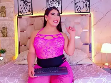 Stripchat Sex Cam of Nina_Strauss