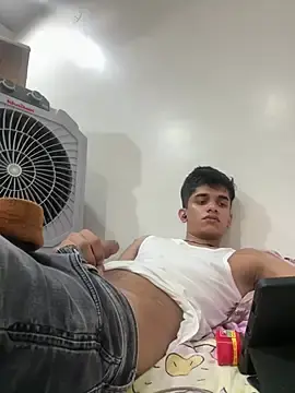 Stripchat Sex Cam of sexyboii_9