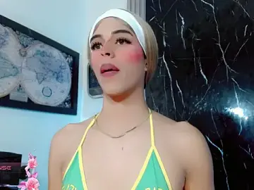 Stripchat Live Sex Cam of SWEET_PRINCEESS_