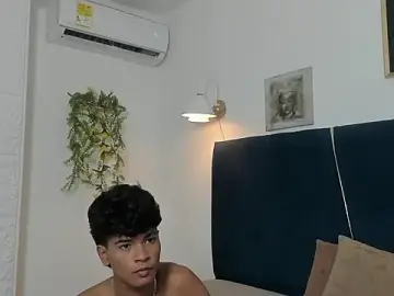 Stripchat Live Sex Cam of jacob_cum23