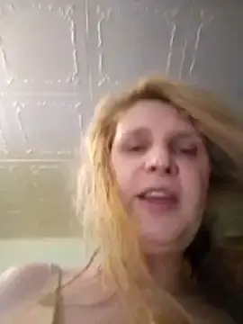 Stripchat Live Sex Cam of TsPostophere