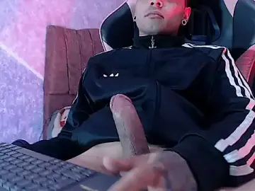 Stripchat Free Porn Cam of extrongerboyx_12