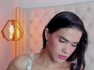 Stripchat Live Sex of _ISALITTLESTAR_